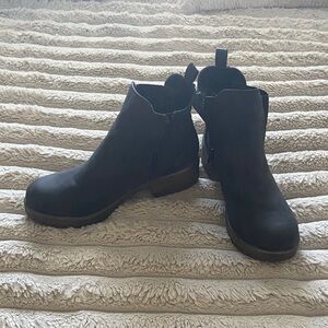 Maurice’s Black Ankle Boots 9.5